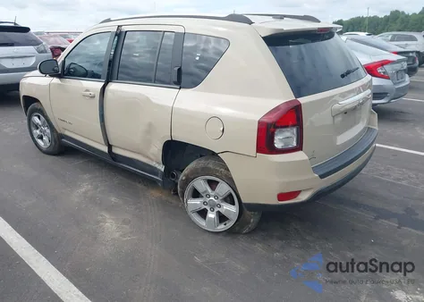 2017 Jeep Compass Latitude Fwd z USA, uszkodzony, nr VIN 1C4NJCEB0HD102756